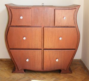 Cardboard furnitures: Brown chest