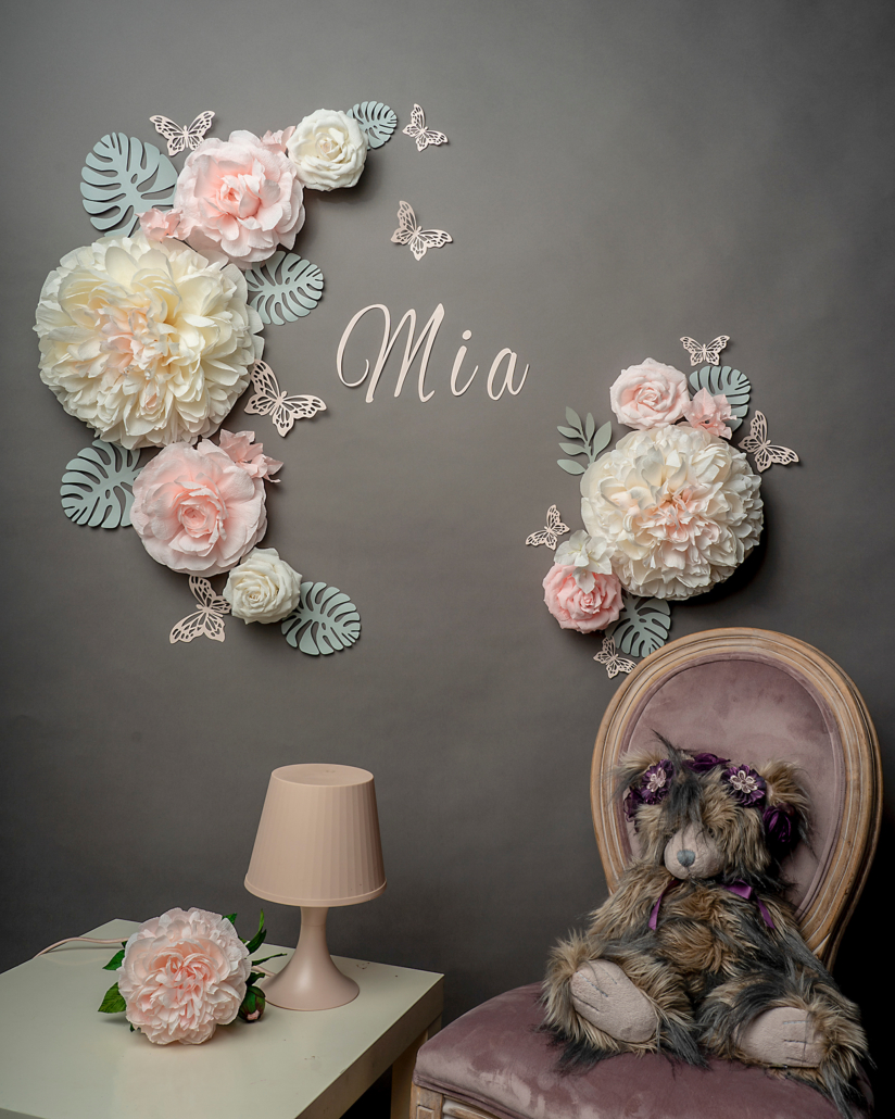 Mia (24 p) : composition murale en blanc, rose et gris