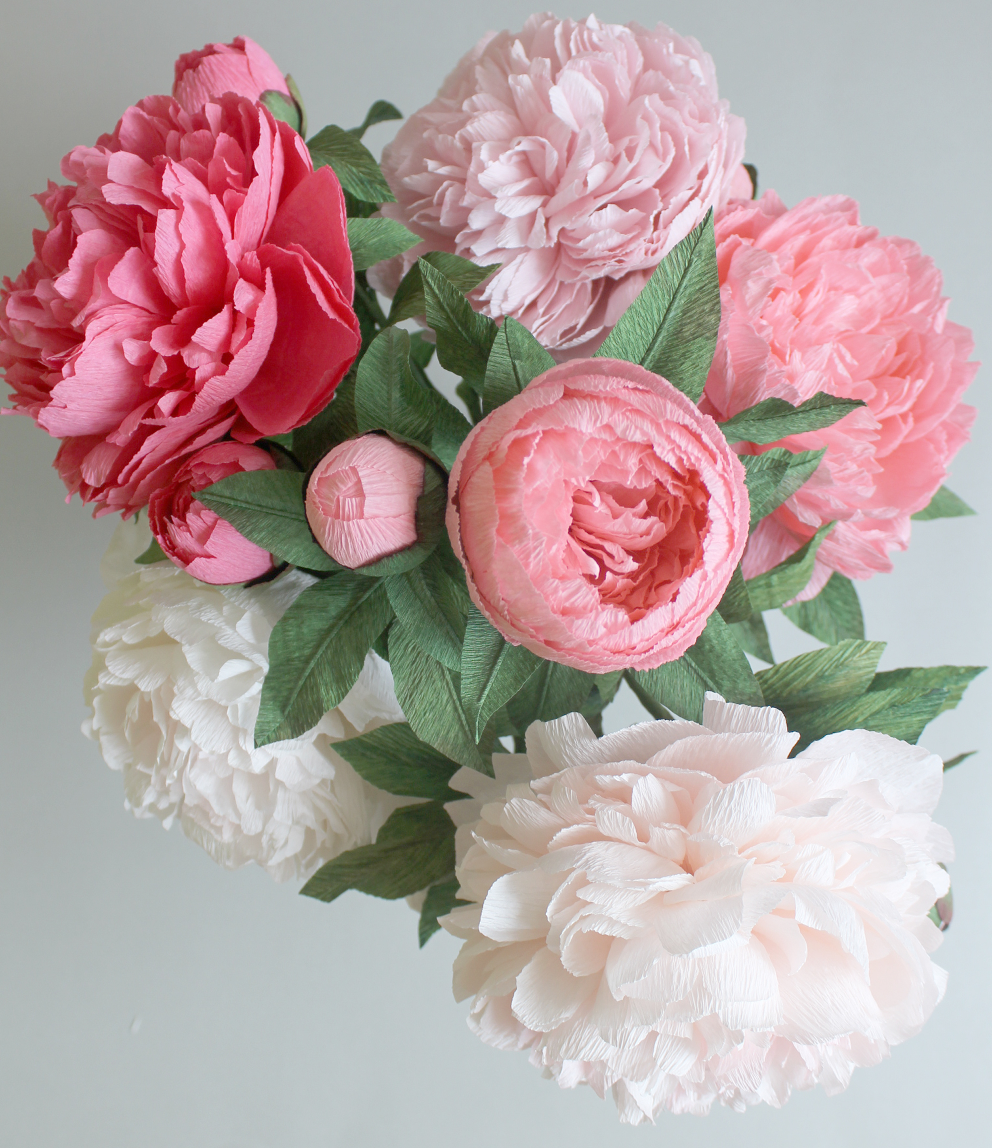 Pivoines blanches, roses, corail