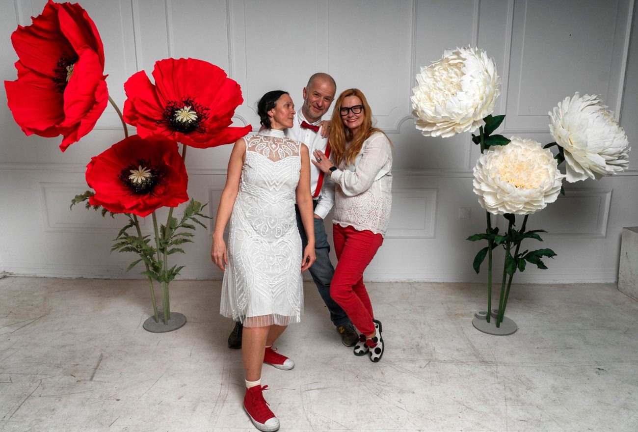 Décoration d'événements / Coquelicots rouges et pivoines blanches en papier XXL